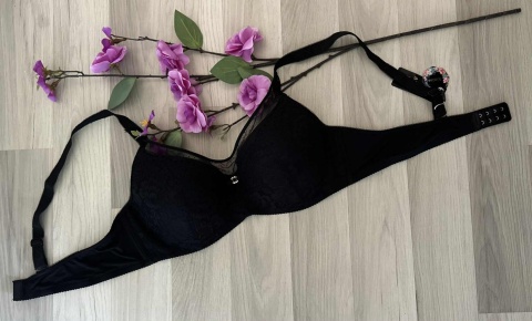 BIUSTONOSZ AIMINA''E''