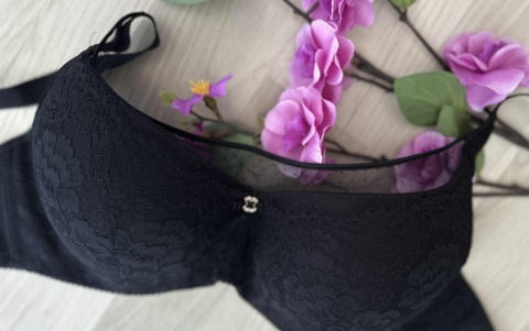 BIUSTONOSZ AIMINA''E''