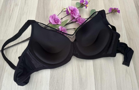 BIUSTONOSZ AIMINA''E''