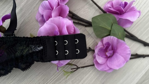 BIUSTONOSZ GUIMEIQI''C''