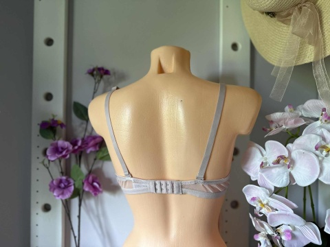 BIUSTONOSZ NADIZI''B''